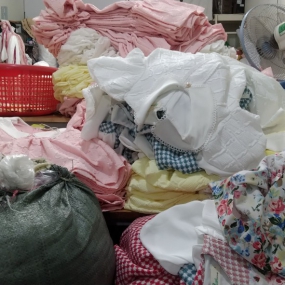 Làm hàng cho khách