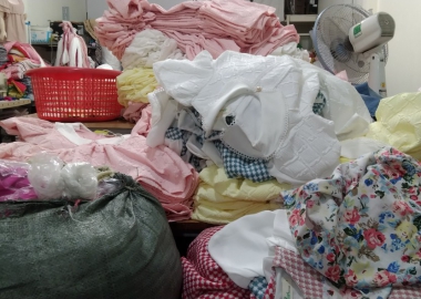 Làm hàng cho khách